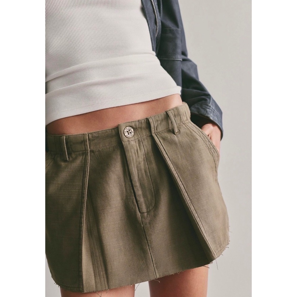 Riverfront utility mid-rise mini skirt NWOT - Picture 3 of 4